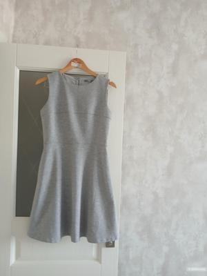 Платье Uniqlo р.м