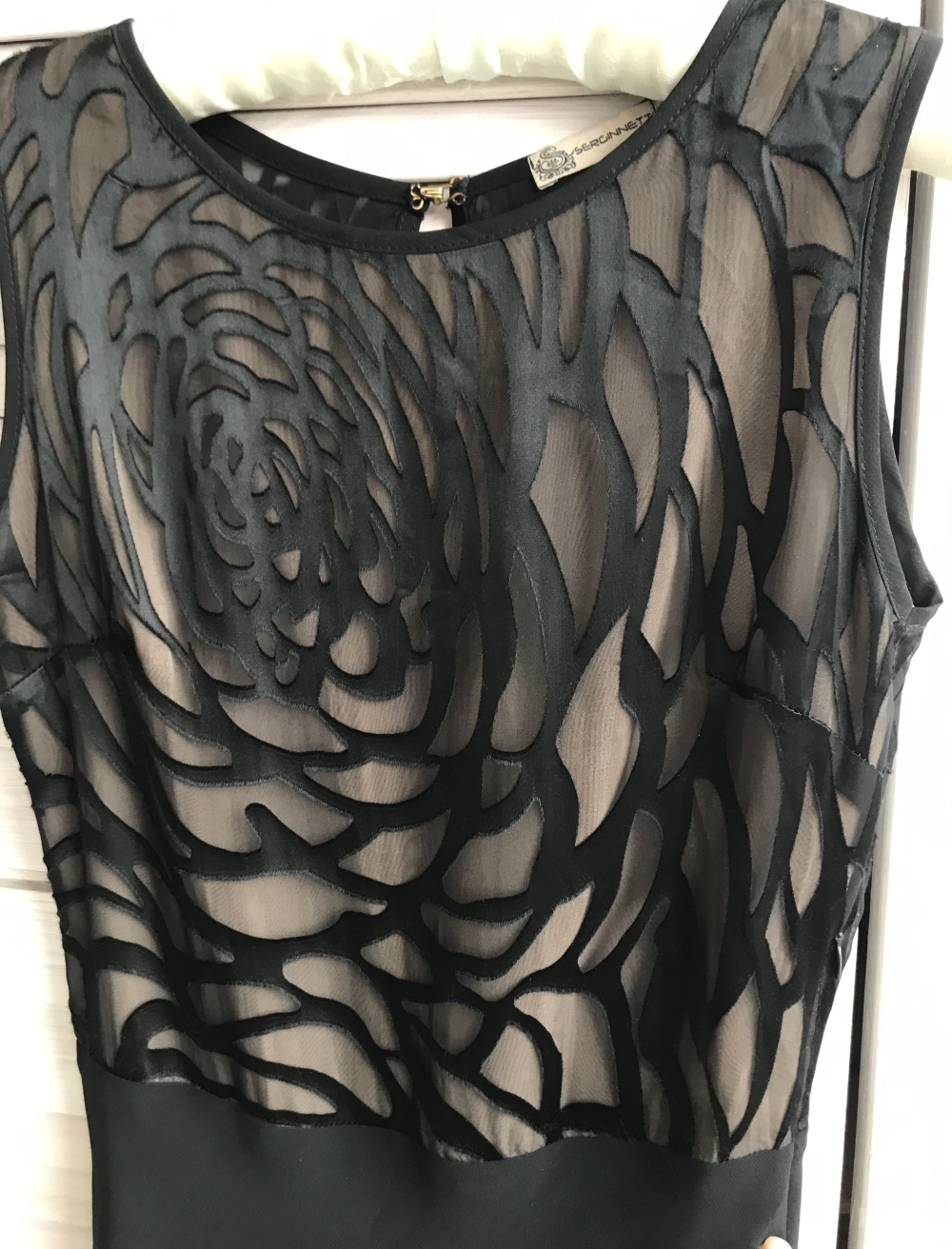 Шелковое платье бренда Serginnetti размер 40.