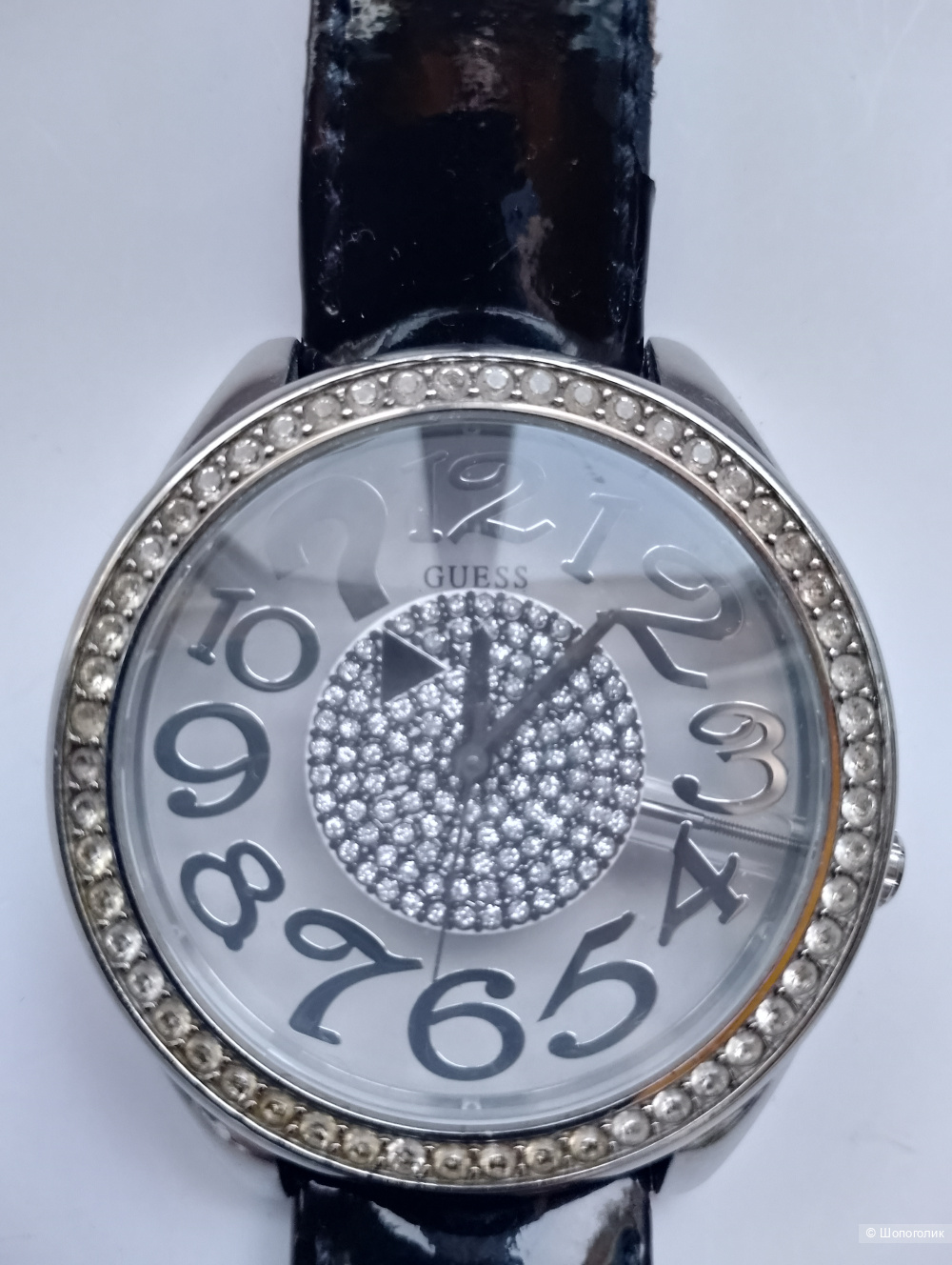 Наручные часы guess со стразами