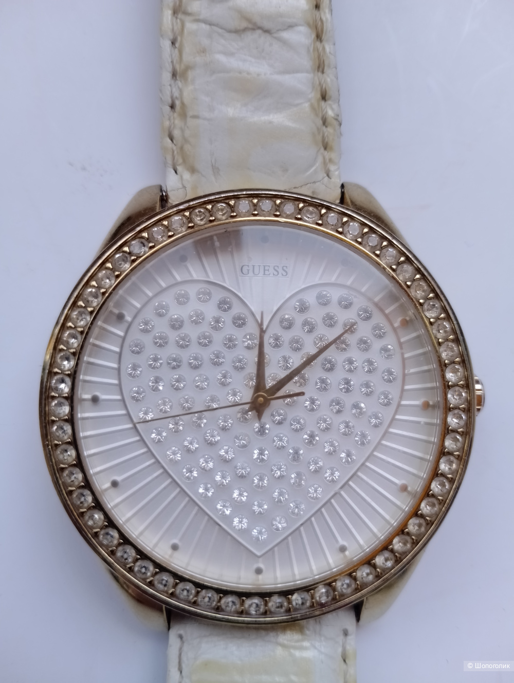 Наручные часы guess со стразами