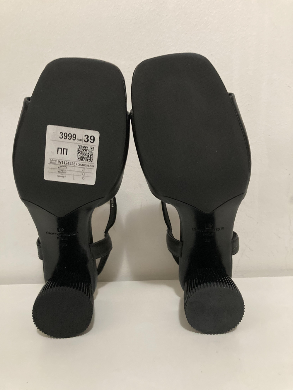 Босоножки 39 “ Pierre Cardin ”