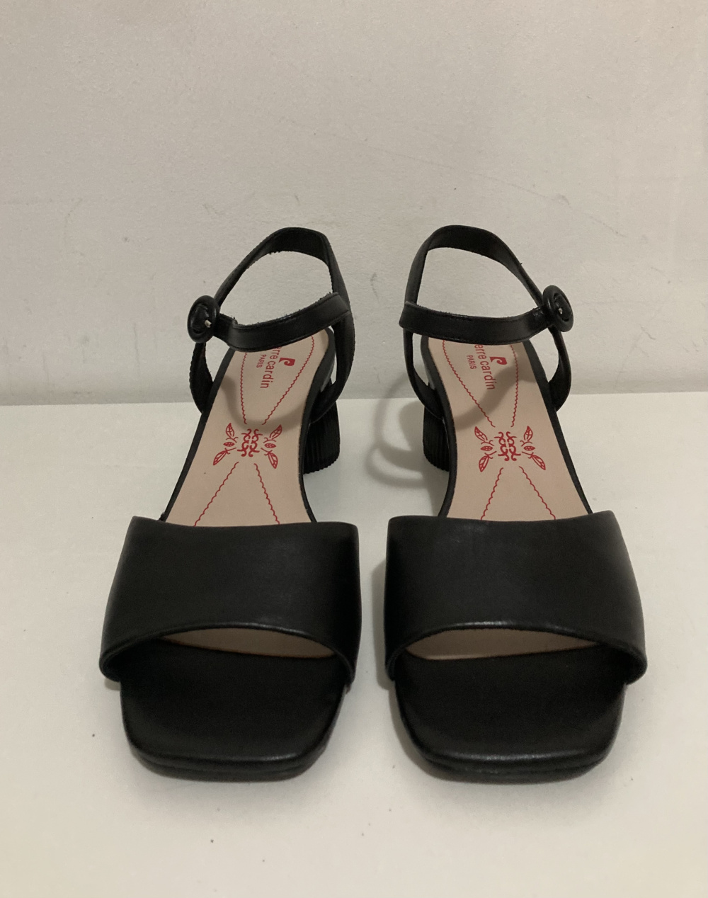 Босоножки 39 “ Pierre Cardin ”