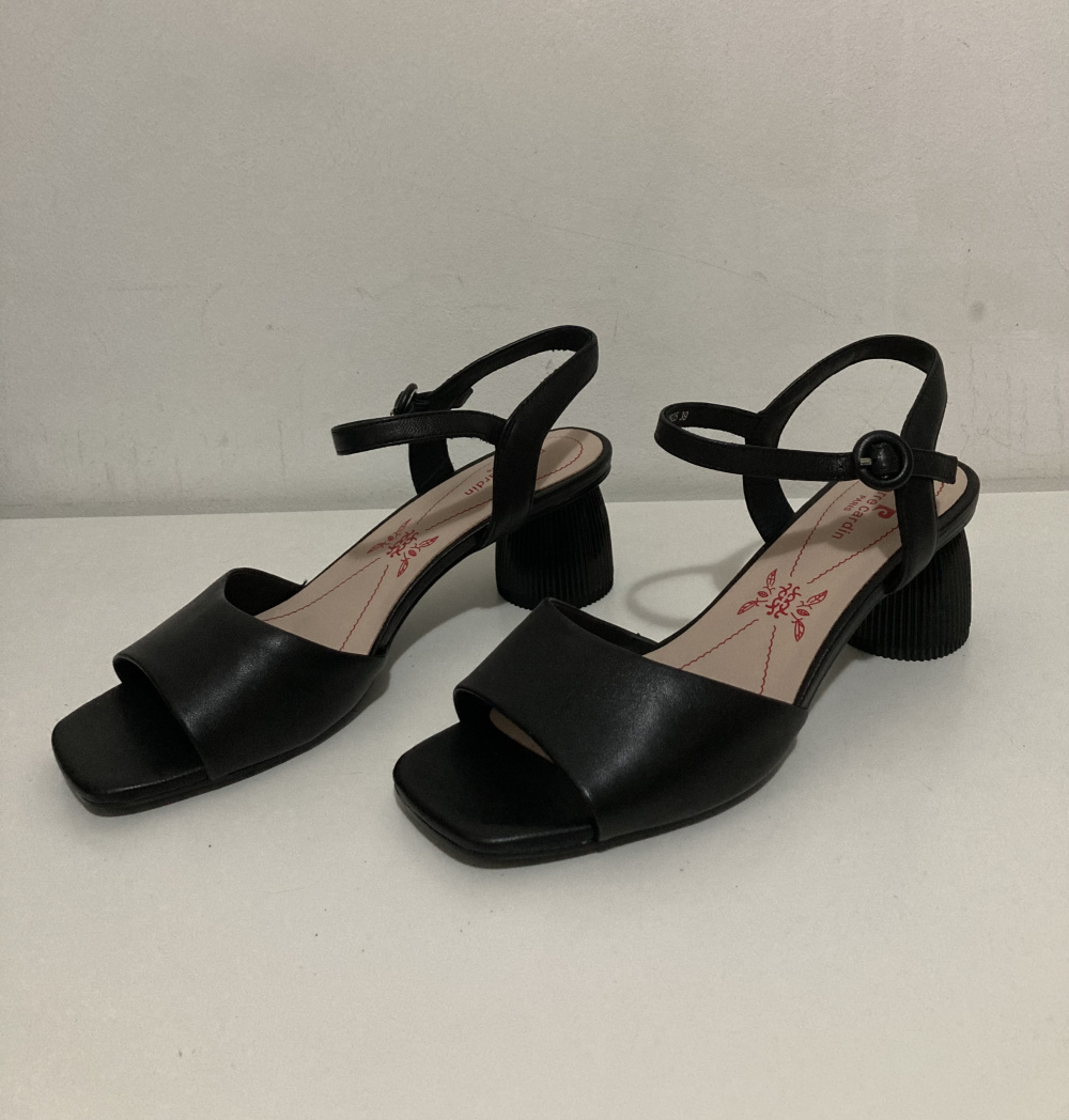 Босоножки 39 “ Pierre Cardin ”