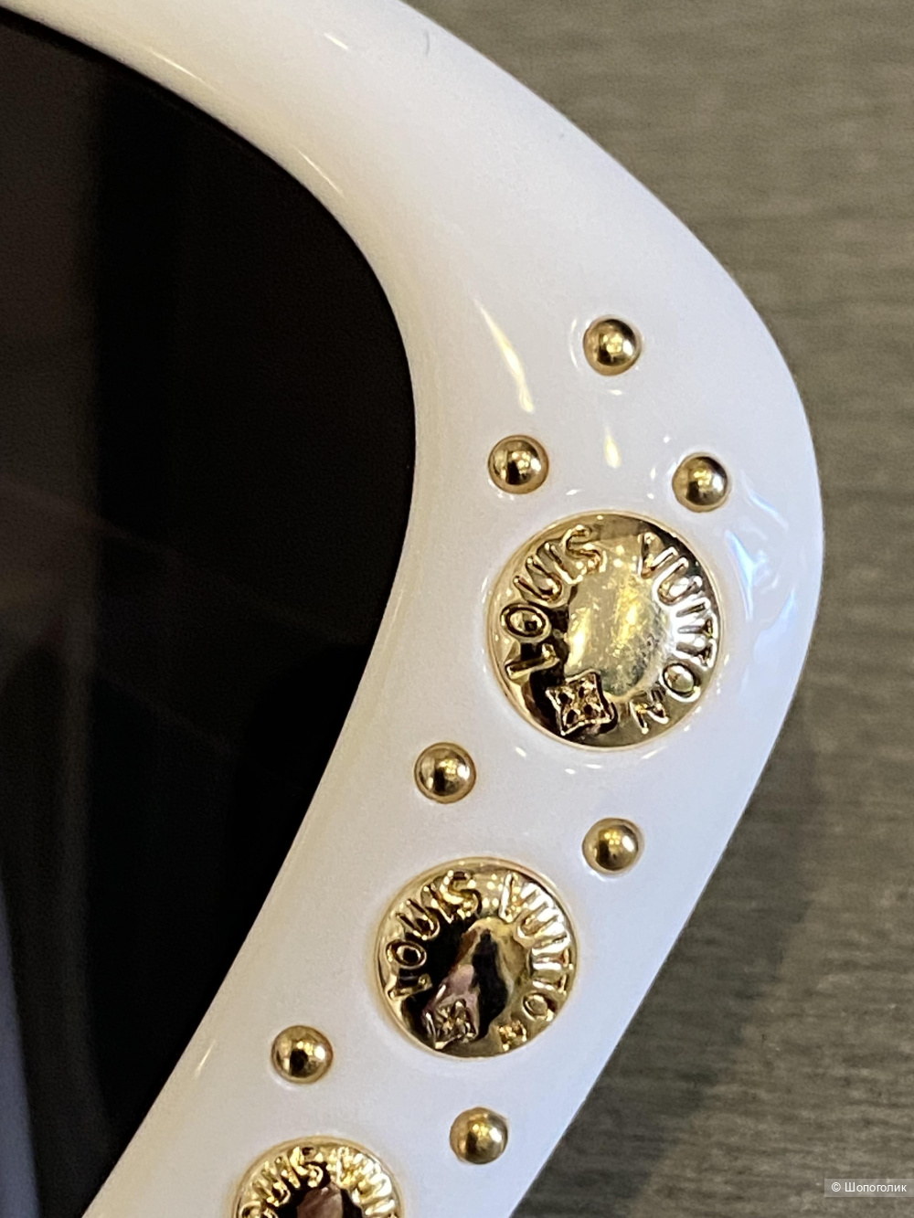 Очки солнцезащитные женские.