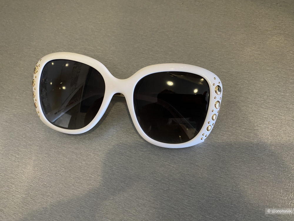 Очки солнцезащитные женские.