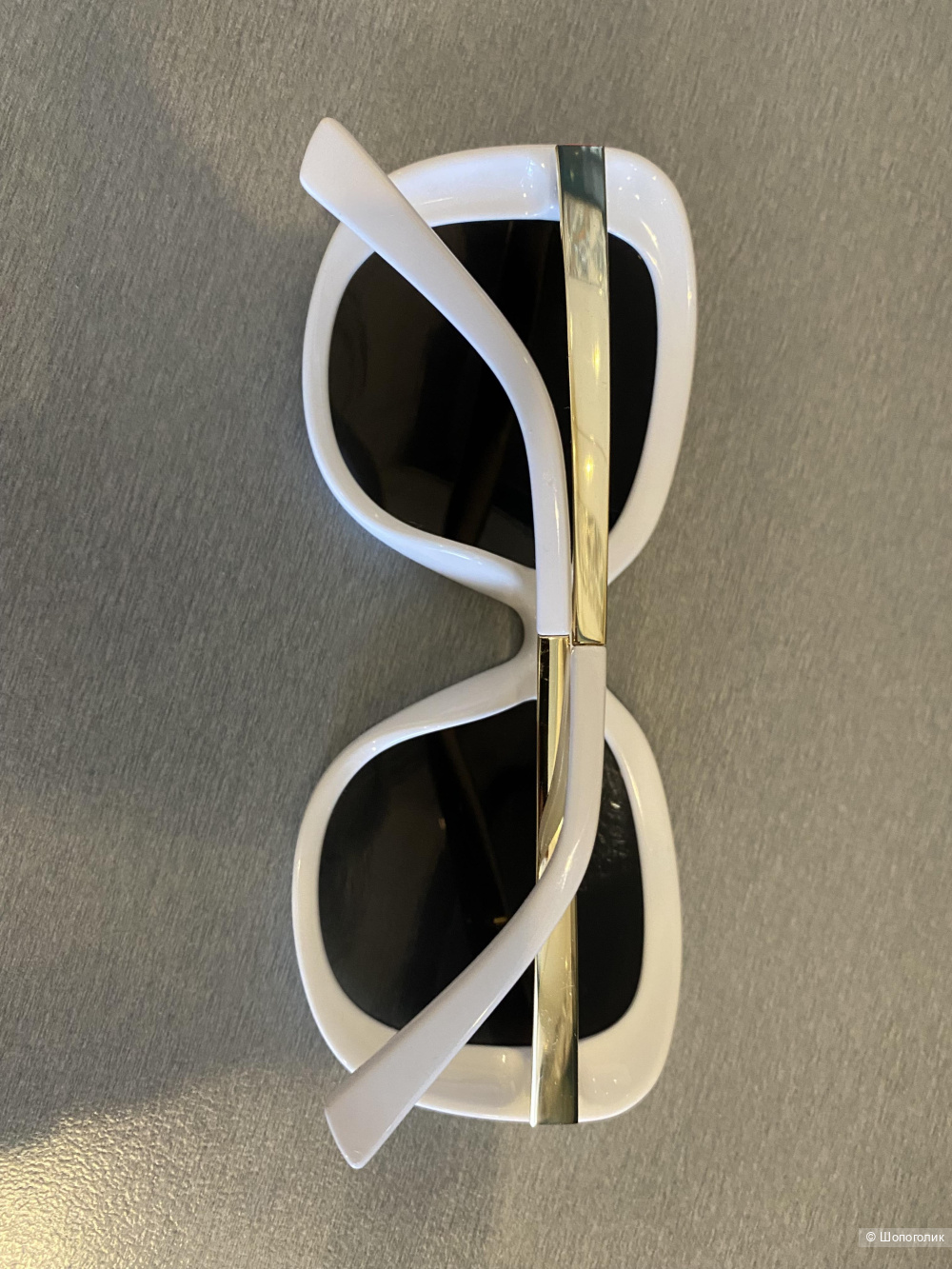 Очки солнцезащитные женские.